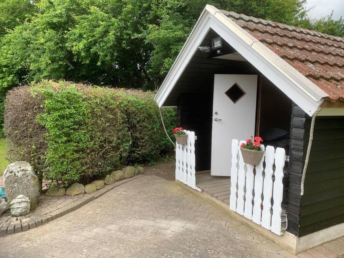 Stunning Romantik Cabin Close To Baltic Sea Villa Idestrup Exterior foto